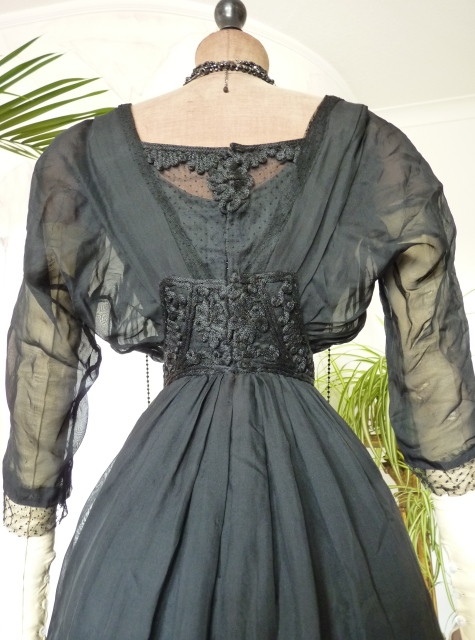 27 antikes Abendkleid 1909