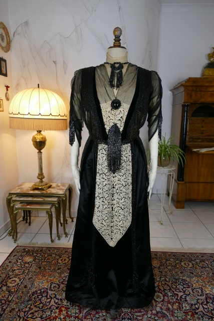 antique dinner dress Hamburg 1906