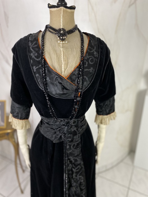20 antique walking dress 1910