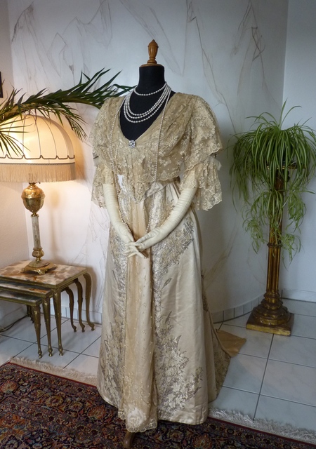 16 antique evening gown Worth 1910