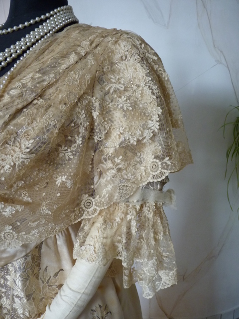 18 antique evening gown Worth 1910