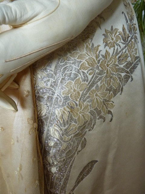 20 antique evening gown Worth 1910