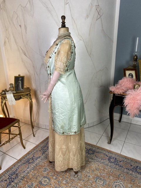 16 antique reception gown.1912