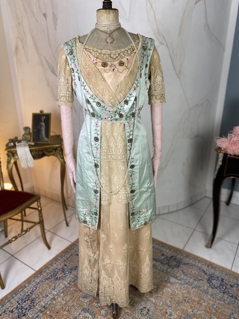 24 antique reception gown.1912