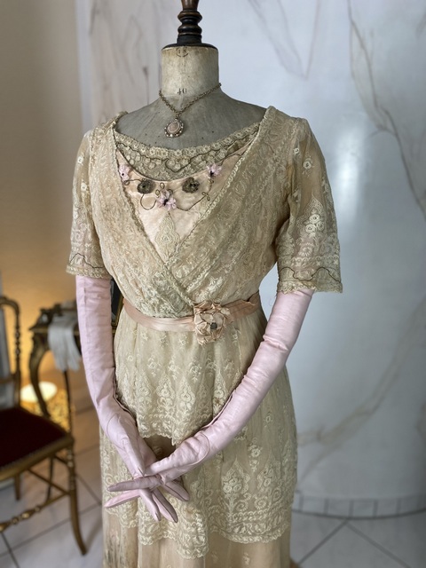 29 antique reception gown.1912