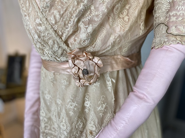 30 antique reception gown.1912