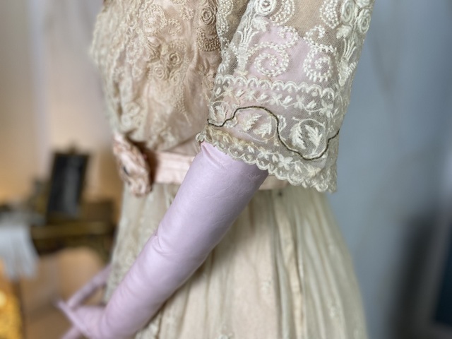 32 antique reception gown.1912