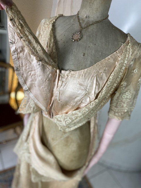 38 antique reception gown.1912