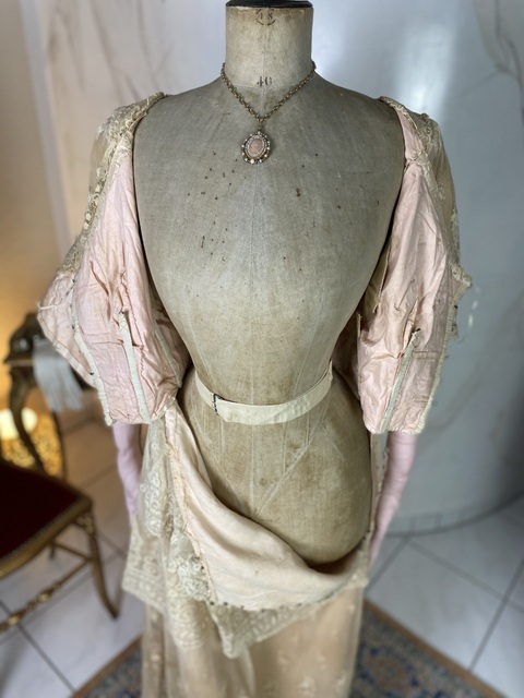 39 antique reception gown.1912