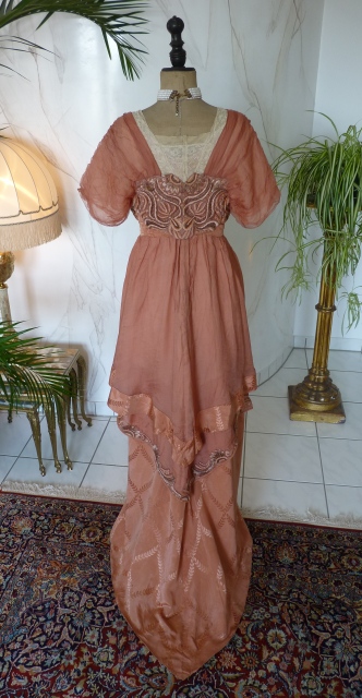 29 antique dress 1912