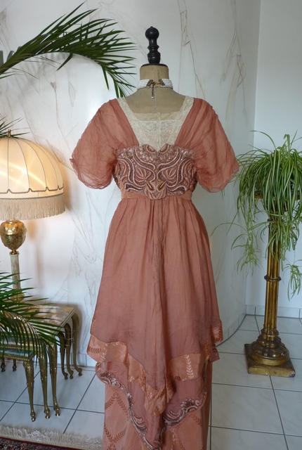 30 antique dress 1912