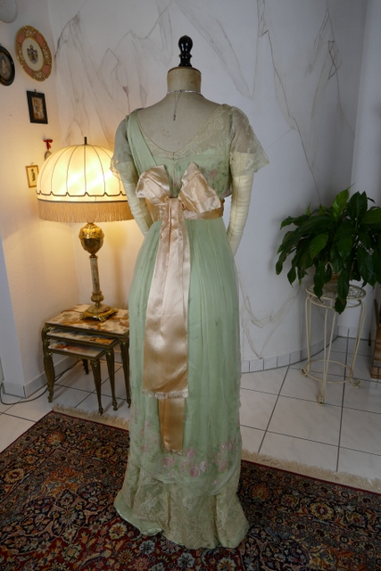37 antique Jeanne Halle dress 1912