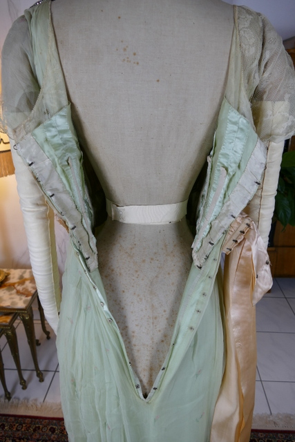43 antique Jeanne Halle dress 1912