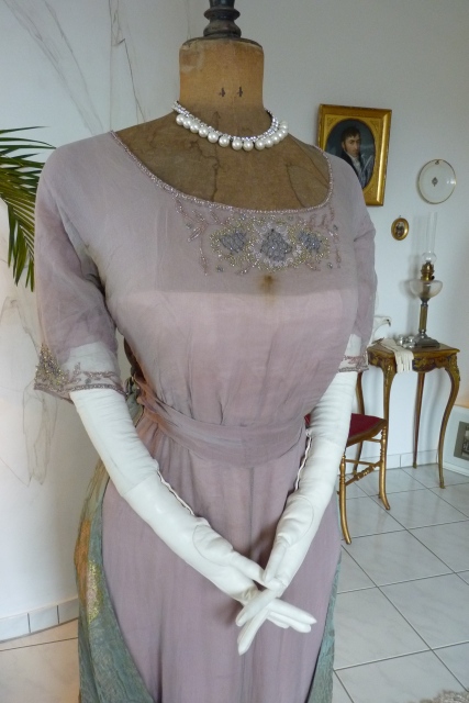 17 antique dress 1912