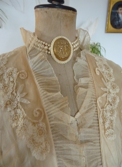 8a antique wedding gown