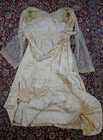 214 antique wedding dress 1915