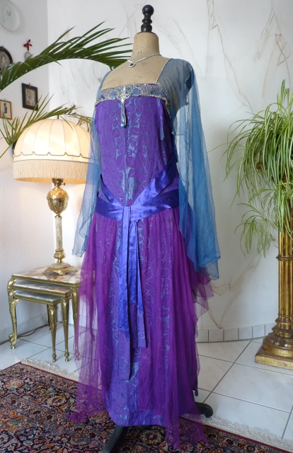 9 antique dress 1907