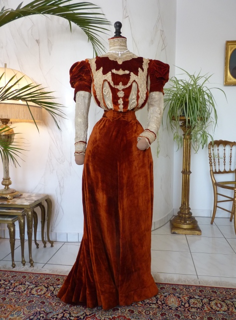 35 antikes Kleid