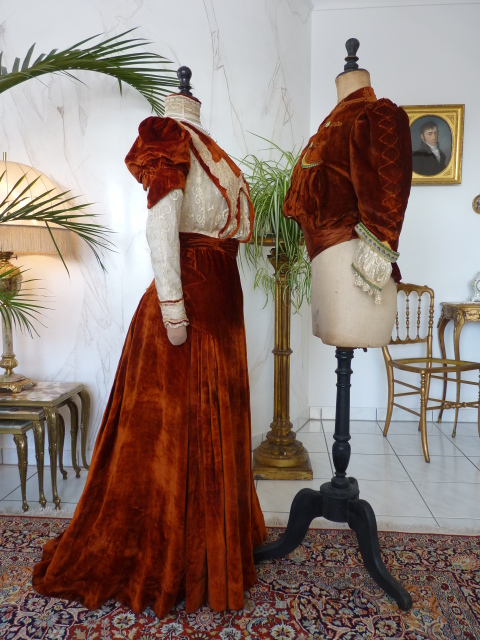 6a antique gown