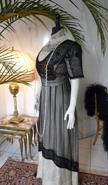 Art Noveau Dress, Art Nouveau Gown, antique gown, antique dress, Dress 1910, gown 1912, antique evening gown, antique evening dress, abito antico, Art Nouveau Black Beaded Silk Evening Gown