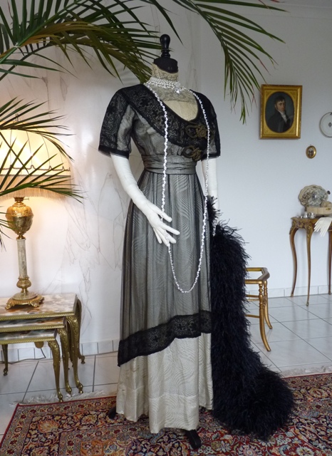 Art Noveau Dress, Art Nouveau Gown, antique gown, antique dress, Dress 1910, gown 1912, antique evening gown, antique evening dress, abito antico, Art Nouveau Black Beaded Silk Evening Gown