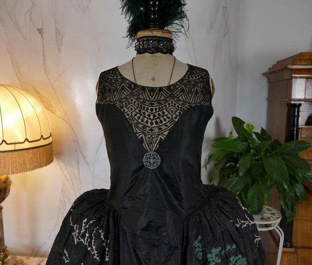1 antique robe de style 1924