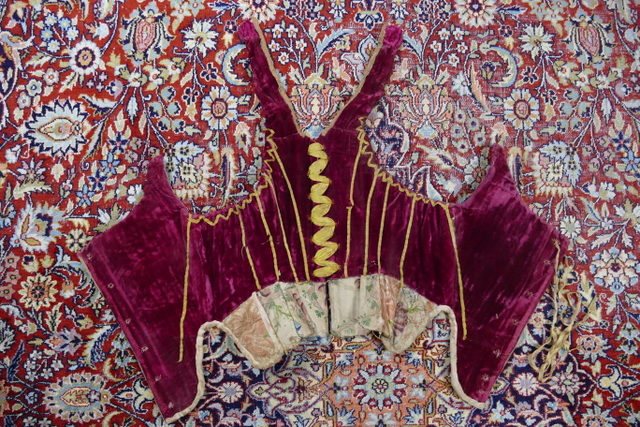 31 antique rococo corset 1740
