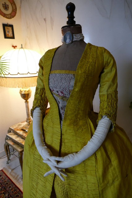 1 antique robe a la francaise 1760