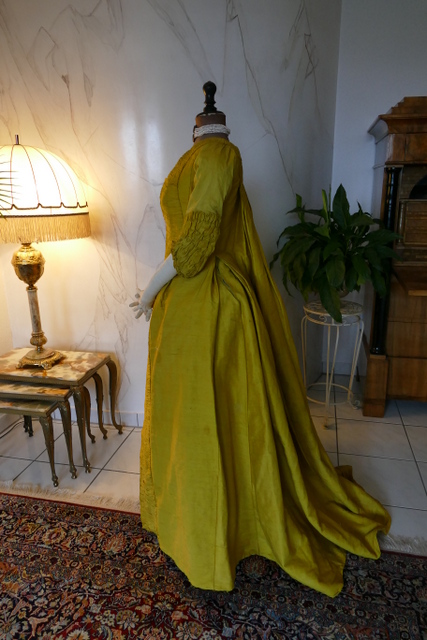21 antique robe a la francaise 1760