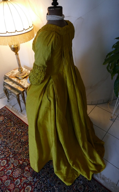 27 antique robe a la francaise 1760