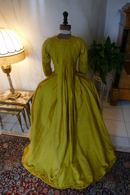 29 antique robe a la francaise 1760