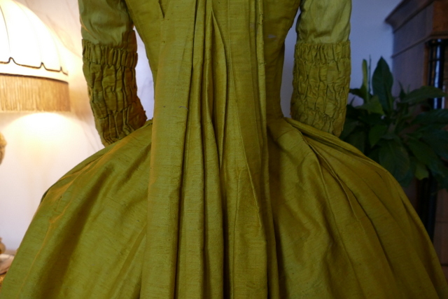 31 antique robe a la francaise 1760