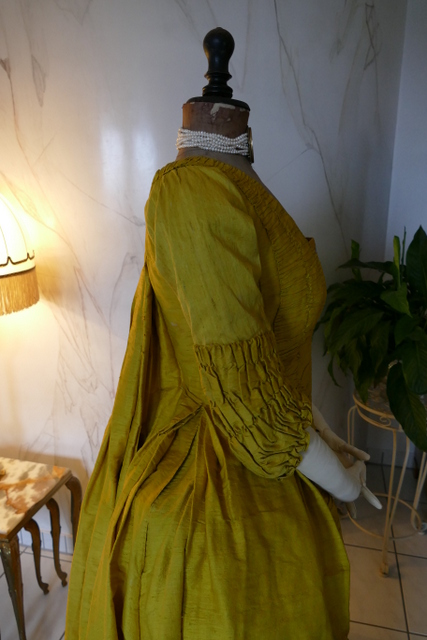 37 antique robe a la francaise 1760