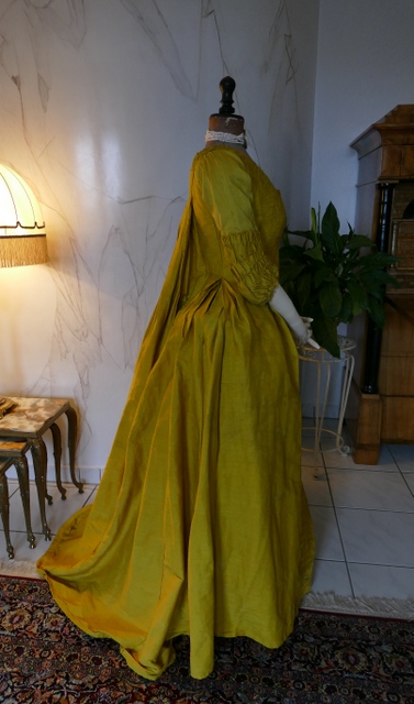 39 antique robe a la francaise 1760