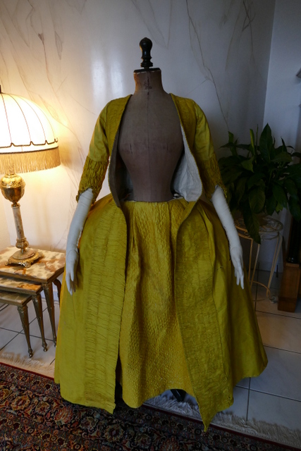 41 antique robe a la francaise 1760