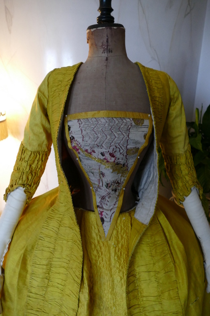 43 antique robe a la francaise 1760