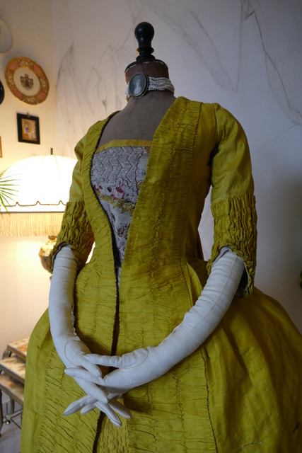 9 antique robe a la francaise 1760