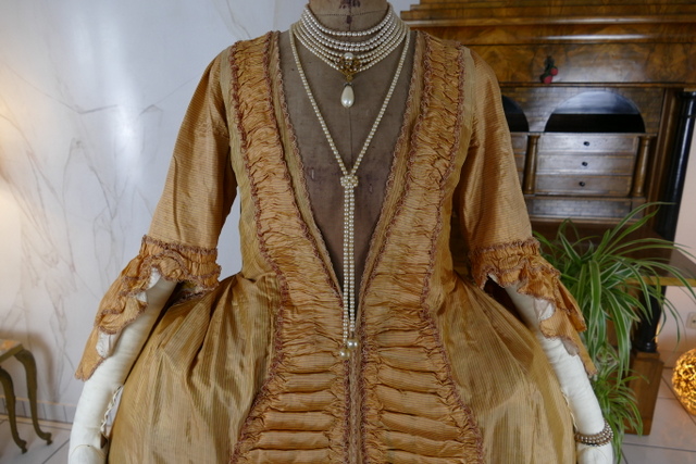 13 antique rococo robe manteau 1775