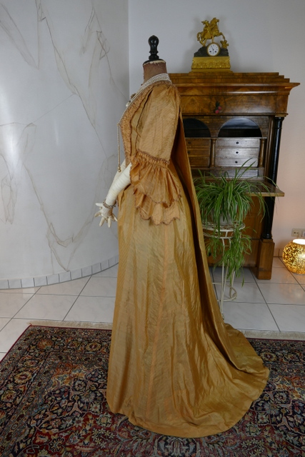 23 antique rococo dress 1775