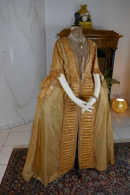 3 antique rococo robe manteau 1775