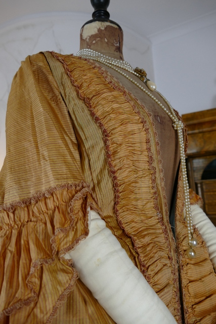 31 antikes rokoko Kleid 1775