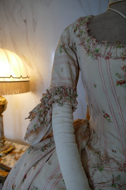 16 antique robe a la Francaise 1770