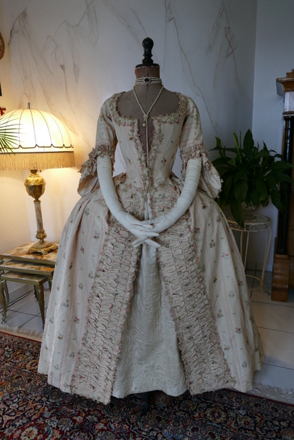 17 antique robe a la Francaise 1770