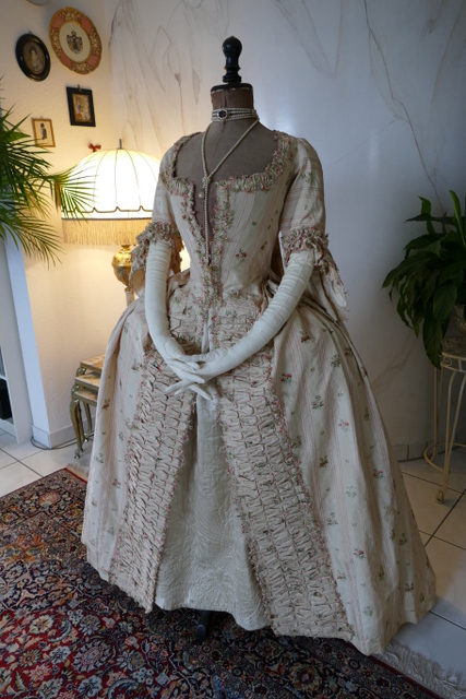 18 antique robe a la Francaise 1770