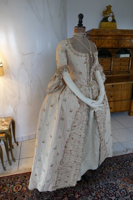 19 antique robe a la Francaise 1770