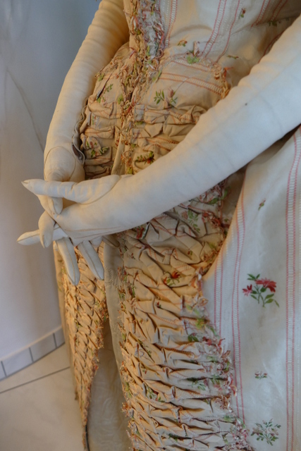 25 antique robe a la Francaise 1770