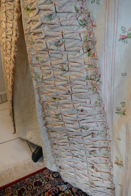 26 antique robe a la Francaise 1770