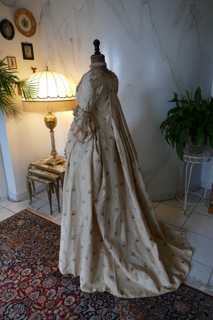 32 antique robe a la Francaise 1770