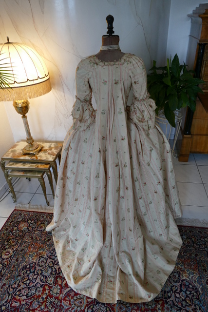 33 antique robe a la Francaise 1770
