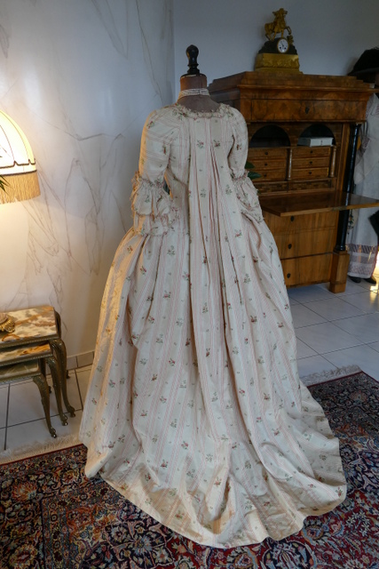 34 antique robe a la Francaise 1770